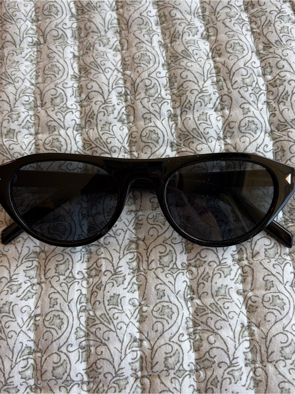 Classic Black Cat-Eye Sunglasses